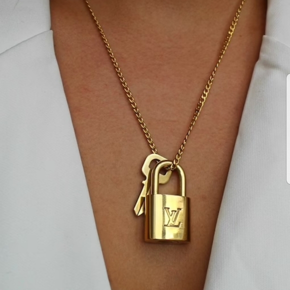 SOLD - 🔐 Louis Vuitton Padlock & Key Set - Picture 10 of 10